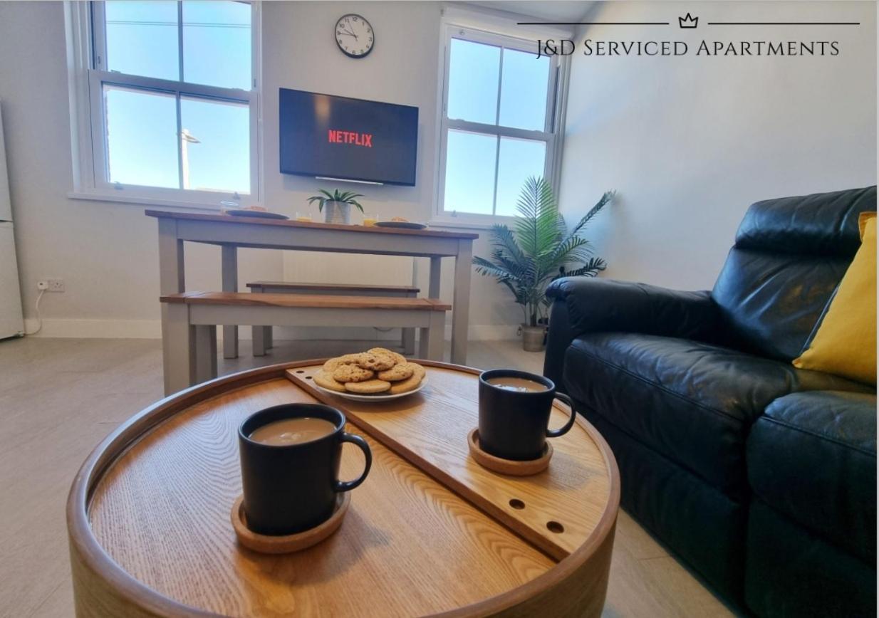 Spacious 3 Bed Apartment, En-Suites, Near Train Station! Watford  Exteriér fotografie