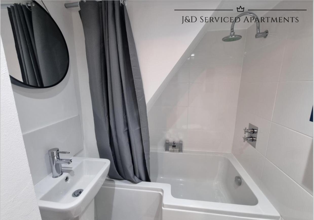 Spacious 3 Bed Apartment, En-Suites, Near Train Station! Watford  Exteriér fotografie