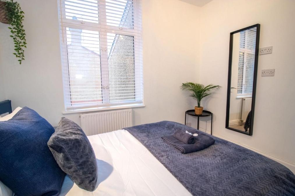 Spacious 3 Bed Apartment, En-Suites, Near Train Station! Watford  Exteriér fotografie